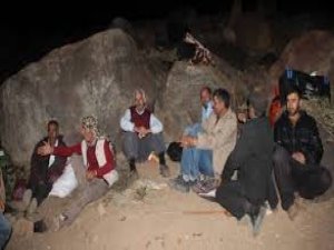 Canlı kalkanlar gözaltına alındı