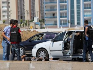 Diyarbakır'da bombalı araç ihbarı polisi alarma geçirdi