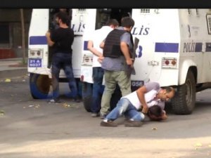 Darp edilen avukat, gazetecilerden yardım istedi