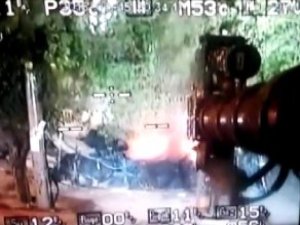 TOMA Taşlanmasına Rağmen Yanan Dükkanı Söndürdü