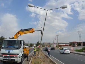 ÇEVRE YOLLARI AYDINLANIYOR