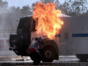 DİYARBAKIR’DA TOMA’YA SALDIRI