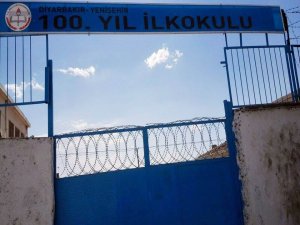 OKULUN PENCERESİNE YERLEŞTİRİLEN BOMBA SON ANDA FARK EDİLDİ