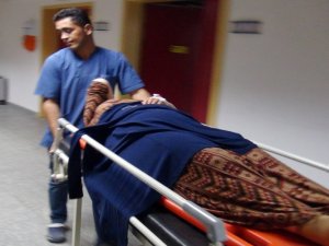 Halk otobüsü 2 kadına çarptı