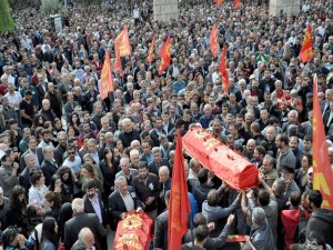 Katliam kurbanları defin edildi