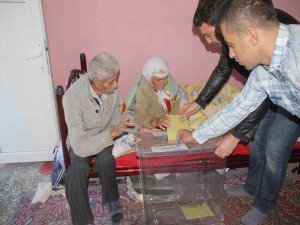 Bu köyde iki kişi oy kullandı