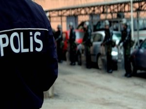 İzmir'de operasyon... Bürokrat ve emniyet görevlileri gözaltında