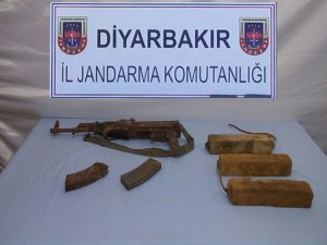 Dicle kırsalında PKK lilere ait silah ve mühimmat bulundu