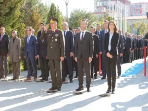 Anıt Park'ta 0n Kasım Anması