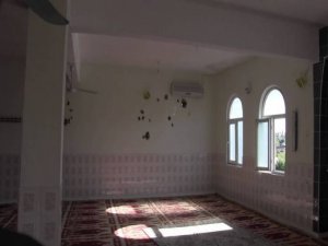 Camileri de delik deşik ettiler