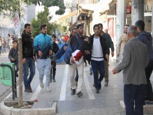 Evinin damına çıkan kadın kurşunların hedef oldu