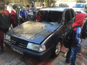 Yanan araç 5 metre ilerledi