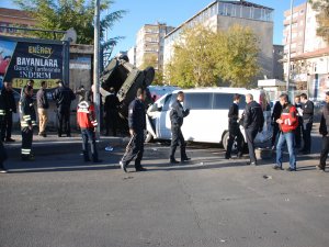Diyarbakır’da trafik kazası: 4’ü asker, 5 yaralı
