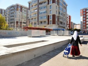 Kayapınar Belediyesi beş mahalle evinin yapımına başladı