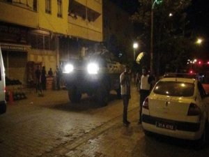 Diyarbakır'da Polis Aracına Saldırı!