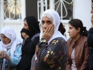 Halk Elçi'nin evinin önüne akın etti