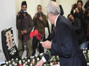 Kılıçdaroğlu, Elçi’nin odasına karanfil bıraktı.