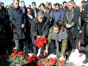 Tahir elçi, vurulduğu saatte mezarı başında anıldı