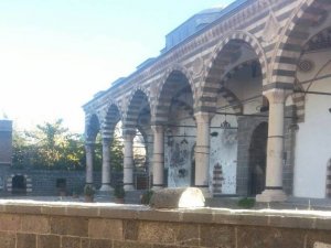 Camiyi dün vurdular bugün yaktılar