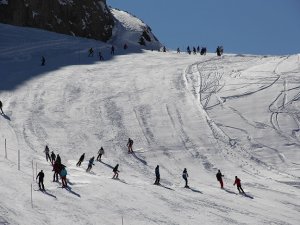 Hakkari'de kayak sezonu açıldı