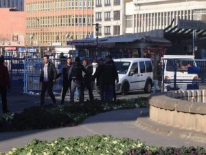 Sur'da yasak kalktı, abluka sürüyor