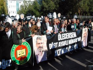 Diyarbakır barosu Tahir Elçi'yi andı