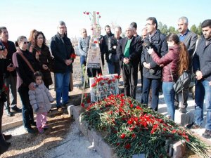 Gülten kaya, Tahir Elçi’nin mezarını ziyaret etti