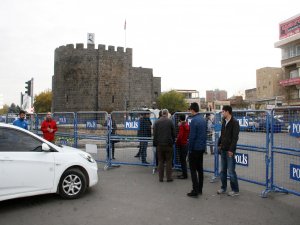 SUR’DA YASAK DEVAM EDİYOR