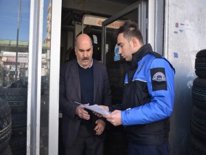 Polis telefon dolandırıcılığına karşı broşür dağıtarak uyardı