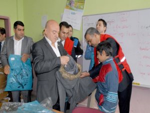 Kızılay’dan giyim yardımı