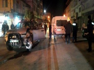 Gölbaşı ilçesinde minibüs ile pikap çarpıştı