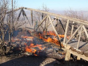 Zülküf Peygamber Türbesi'ne Giden Yoldaki Köprü Yakıldı