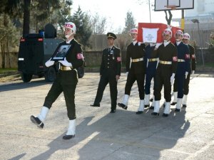 Şehit asker memleketine uğurlandı