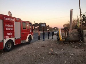 Otomobilde sıkışan yaralılar itfaiye tarafından çıkartıldı