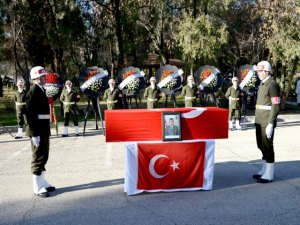 Yaşamını yitiren uzman çavuş için tören