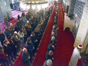 Tarihi Ulu Cami’de hüzünlü Cuma