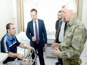 Vali Aksoy, yaralı jandarma ve polisleri ziyaret etti