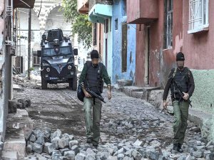 Sur’da patlama: 2 asker yaralandı