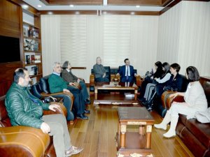 Barış savunucuları Vali Aksoy’u ziyaret etti