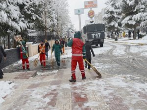Büyükşehir’den karla mücadele çalışması