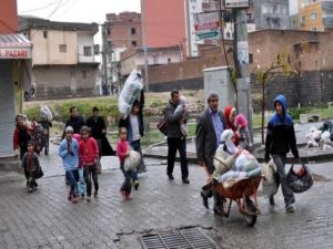 Çatışmaların sürdüğü Cizre'den vatandaşlar kaçıyor