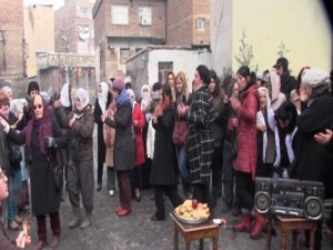 Alevi kadınlardan Sur’a destek ziyareti