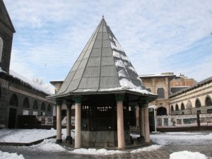 SUR’DA DEVAM EDEN ÇATIŞMADAN ULU CAMİ'DE NASİBİNİ ALDI