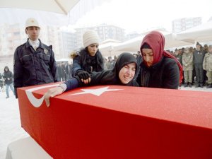 Polis eşinden ağlatan sözler ‘Kalk aşkım’