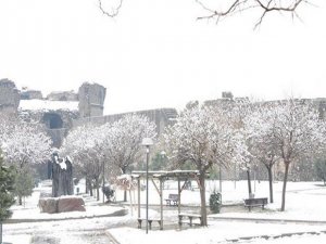 Diyarbakır’da ‘kar’ esareti