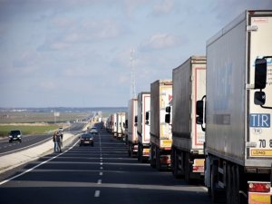 Nusaybin'de TIR kuyruğu 30 kilometreye ulaştı