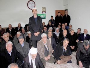 Ölümlere karşı sivil Cuma namazı kılındı