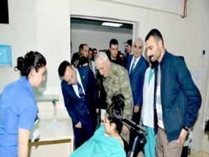 Vali Aksoy, Çınar Saldırısında Yaralanan Polis ve Vatandaşları Ziyaret Etti