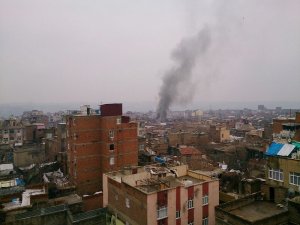 SUR’DA ÇATIŞMALAR SÜRÜYOR: 1’İ AĞIR 2 YARALI