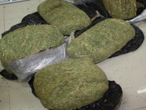 Sebze Meyve Kasalarının Arasından 84 Kilo Esrar Çıktı